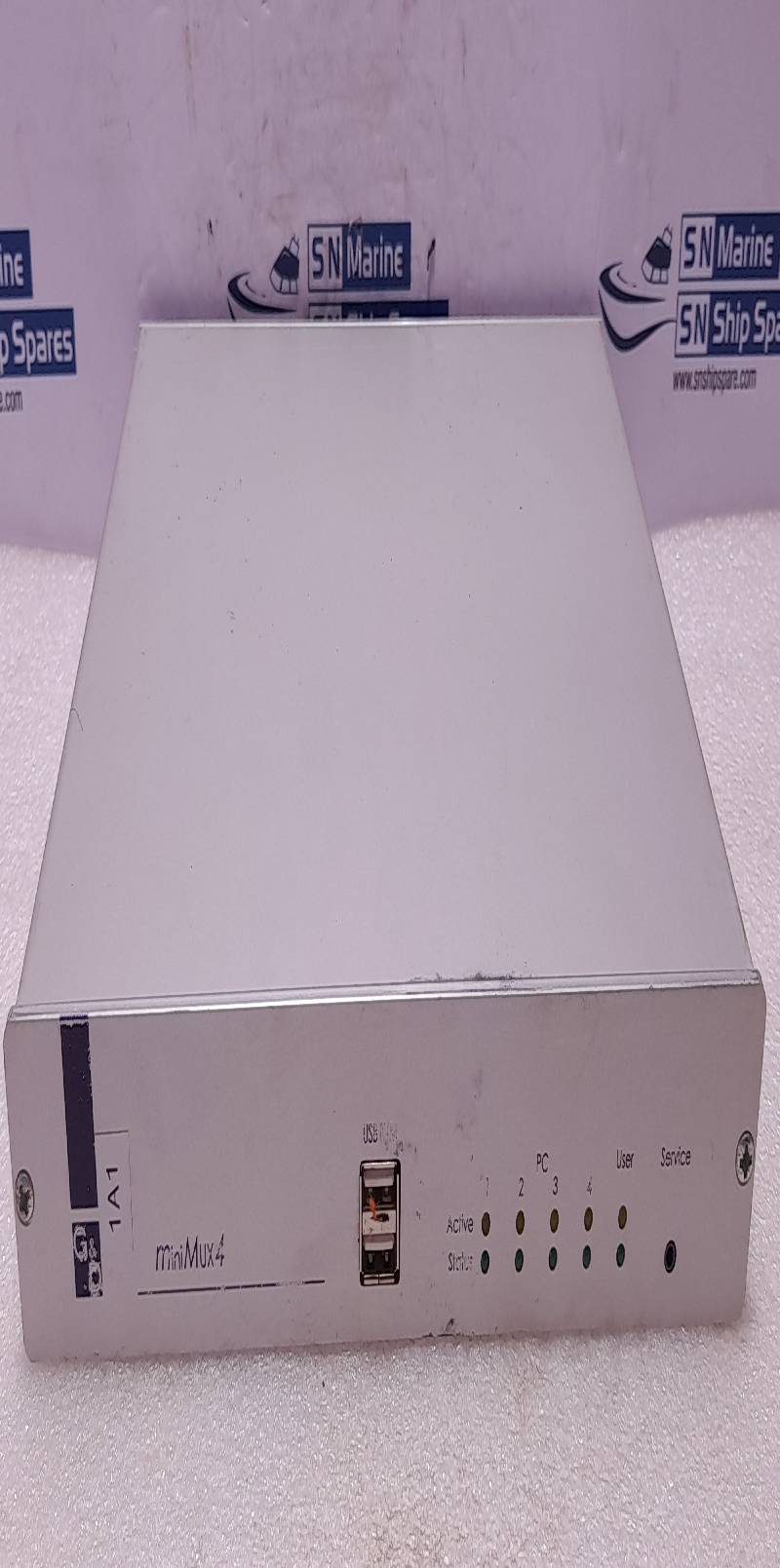 Guntermann & Drunck miniMUX4 VGA KVM Switch A2100028 100-240VAC 60-50Hz 150-70mA