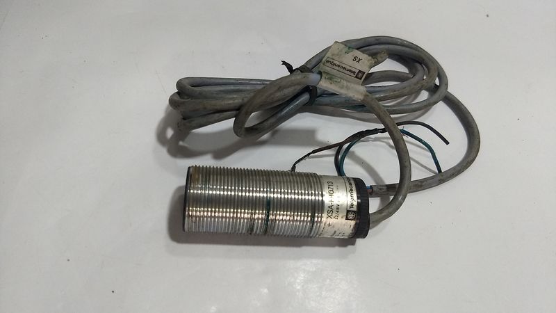Telemecanique - XSA-H10713 INDUCTIVE PROXIMITY SWITCH