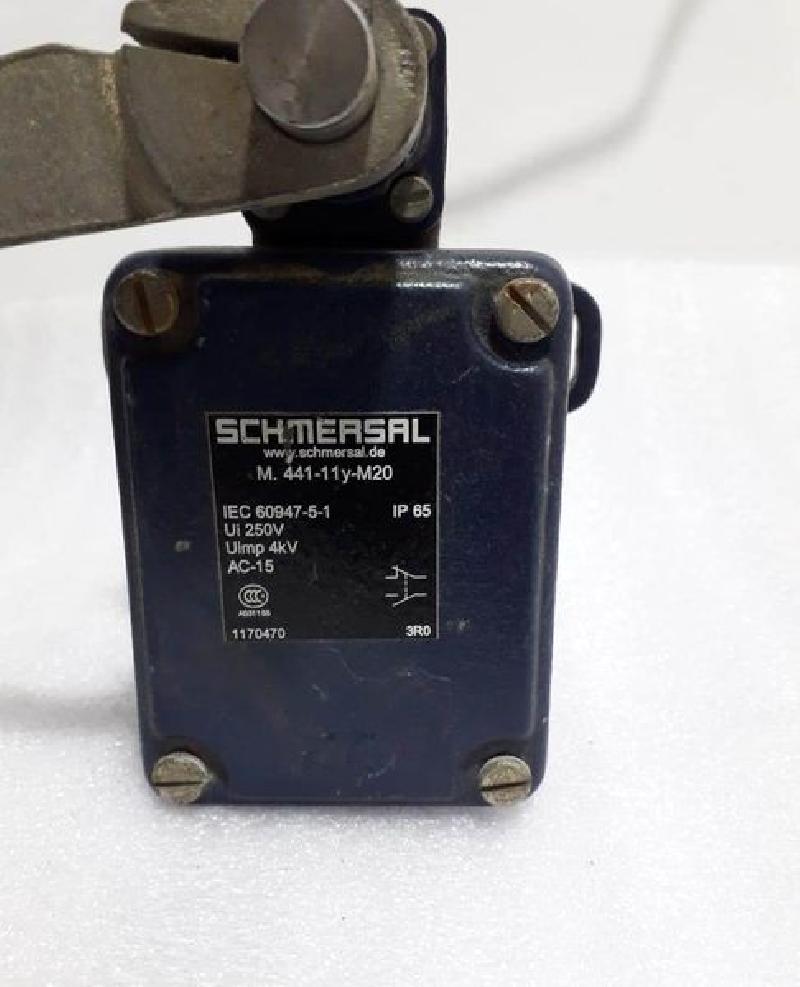 1PC New Schmersal ML441-11YT limit switch 