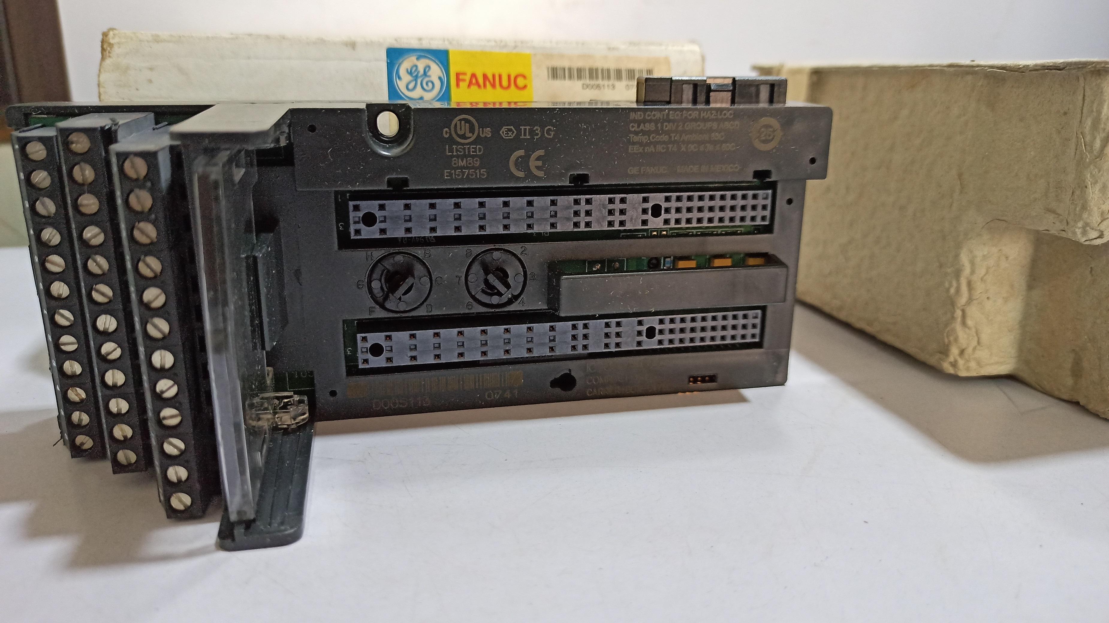 GE Fanuc IC200CHS022J I/O Carrier Box Style