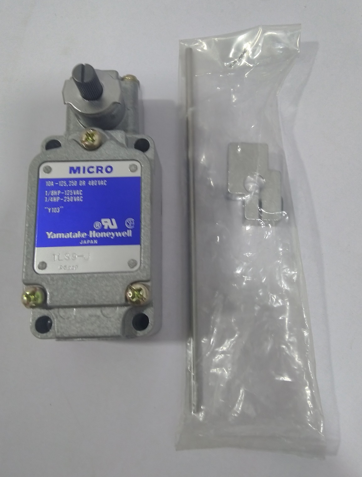 Yamatake-Honeywell 1LS9-J 10A-125,250 or 480VAC Micro Swiitch
