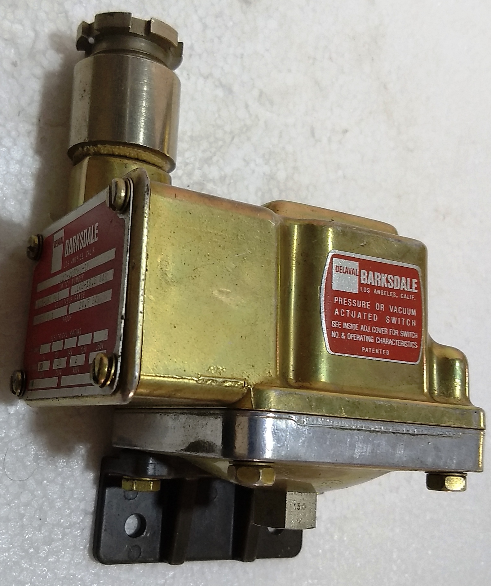 Barksdale Pressure or Vaccum Actuated Switch D1T-A150SS-LV 1.5 to 150 PSI Range