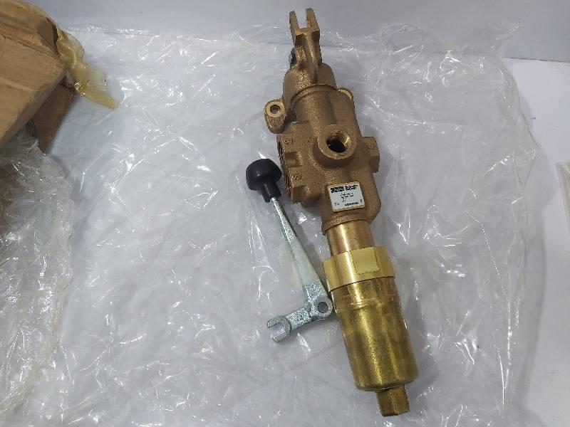 Parker M00040064 Air Valve 4-Way Manual Valve 215-Psi - S N Ship Spares