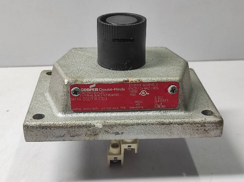Cooper Crouse Hinds DSD918 S153 Explosionproof Front Operated Cover Assembly With Single Pushbutton And Lockout