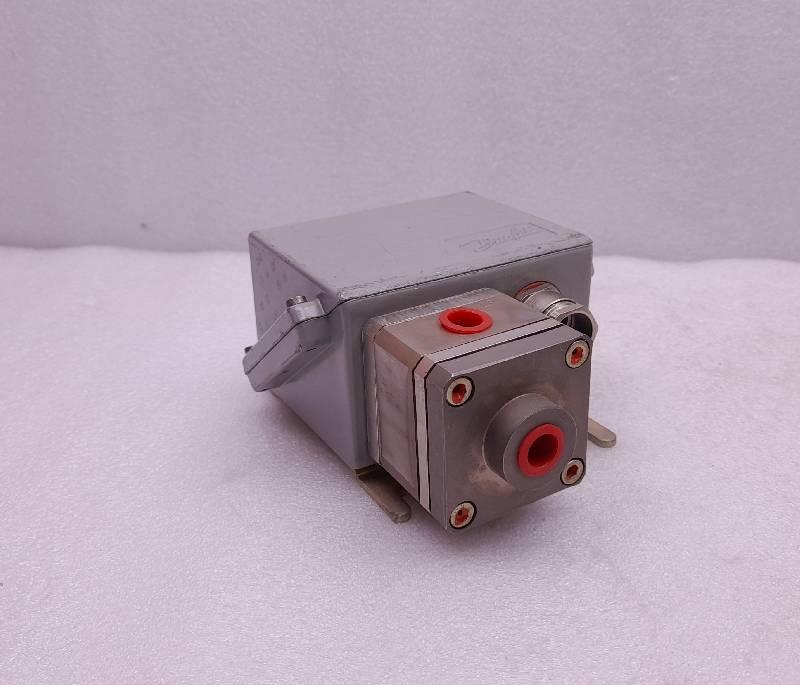 Danfoss 155-060-313066  Differential Pressure Switch  0,2..2,5 Bar