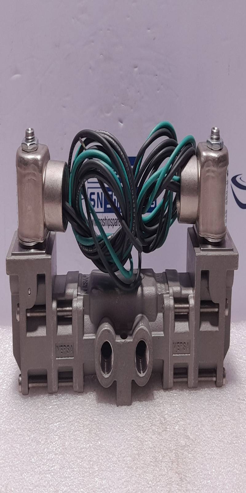 Versa VXX-4324-316-PC-U-D024 Four Way Valve 24VDC 7W 2.8 Bar Min 12 Bar Max