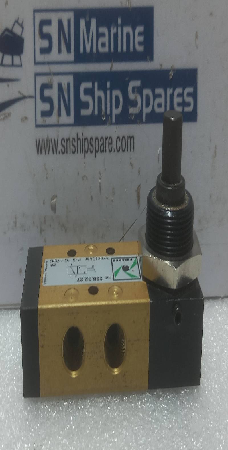 Pneumax 228.32.27 - 3/2 Selector Switch Valve