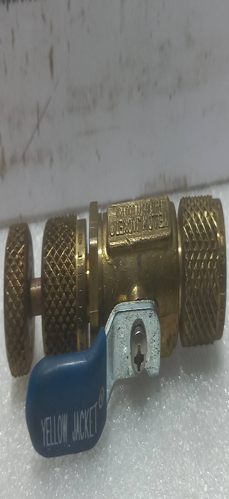 Yellow Jacket 18971 Vacuum/Charge Valve With Out Side port 800Psi