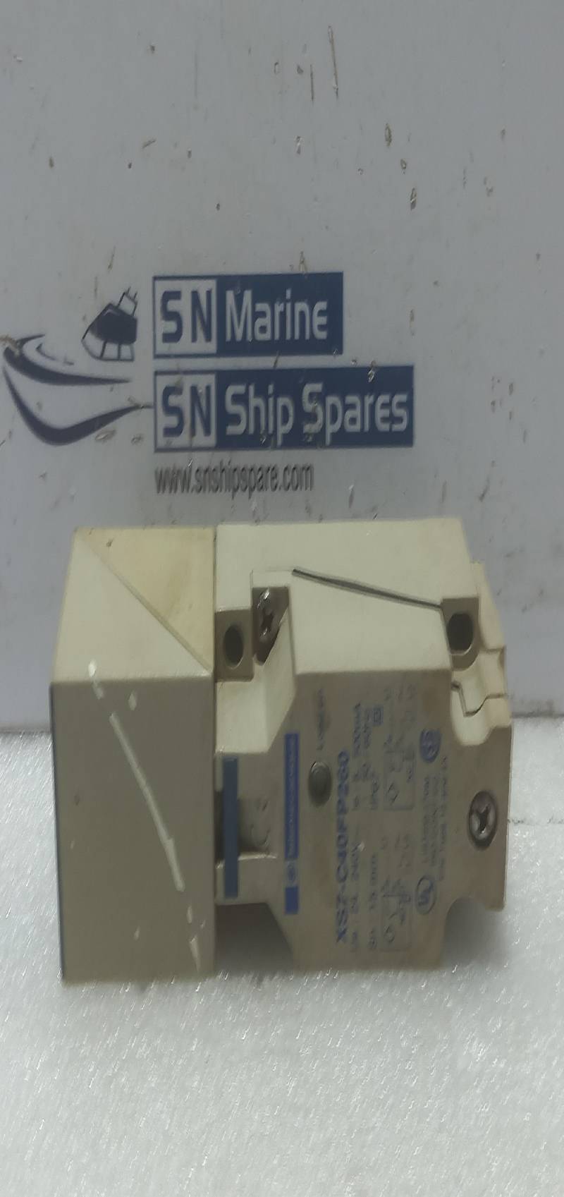 Telemecanique XS7-C40FP260 Inductive Proximity Sensor Ue: 24..240V