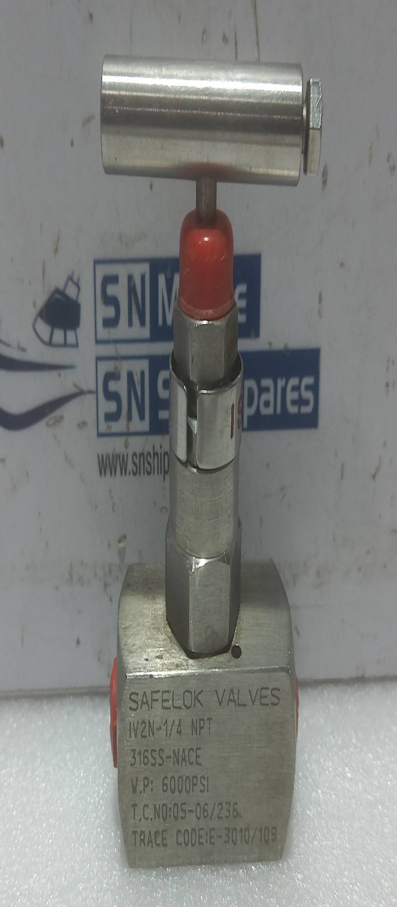 Safelok Valves IV2N-1/4 NPT Needle Valve 316SS-NACE