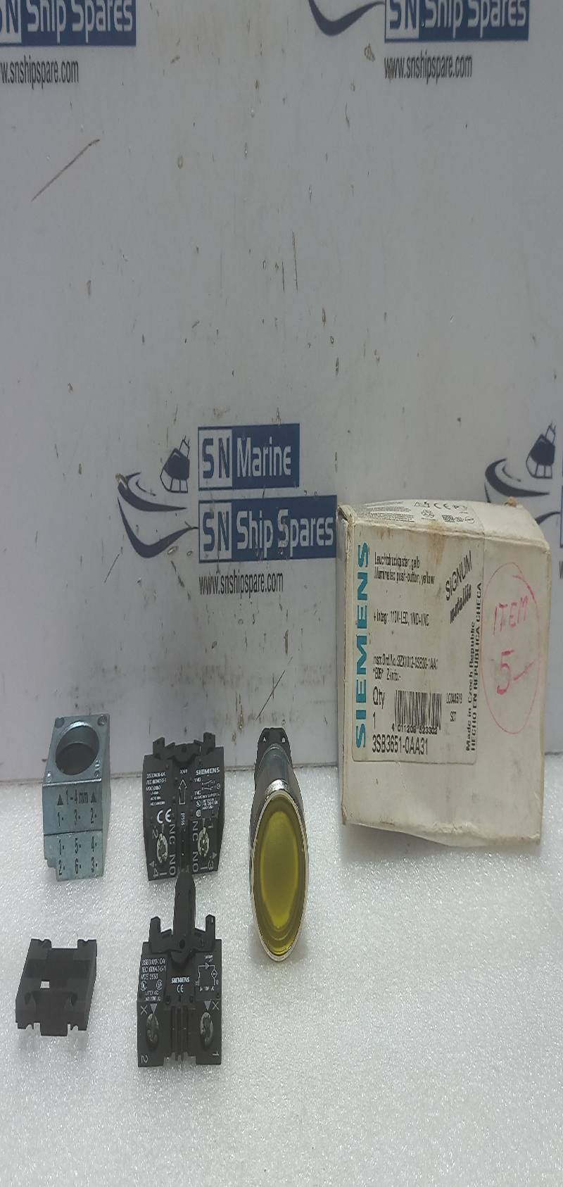 Siemens 3S3B651-0AA31 Illuminated Yellow Push Button 1NO + 1NC