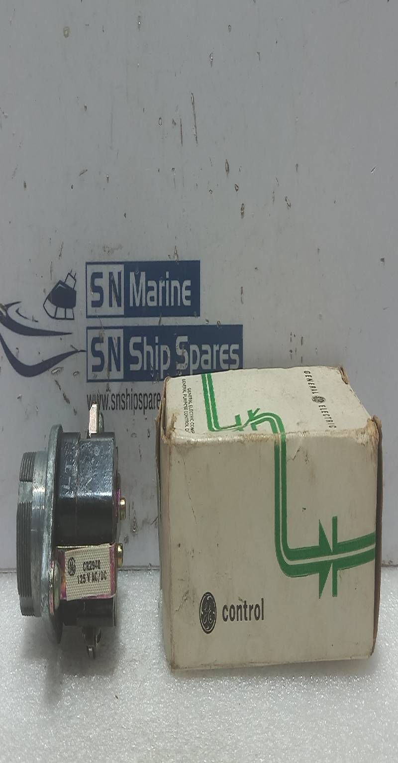 General Electric CR2940 Heavy Duty Light Fixture 12V AC/DC