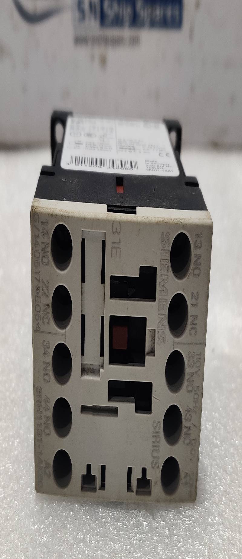 Siemens 3RH1131-1AK60 Contactor 110V 50Hz 120V 60Hz Ui: 690V