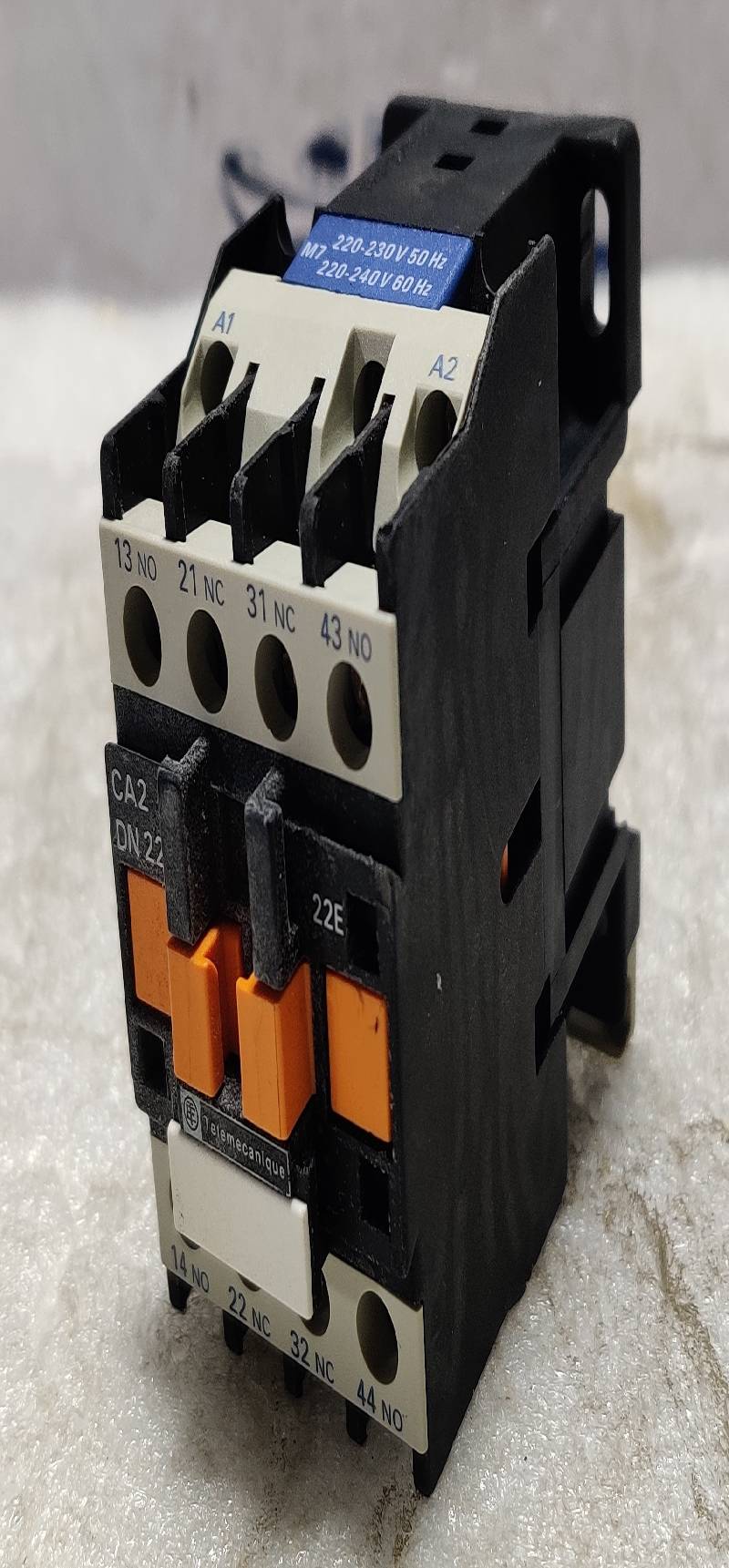 Telemecanique CA2DN22M7 Control Relay 220-230V 50Hz 220-240V 60Hz CA2DN22