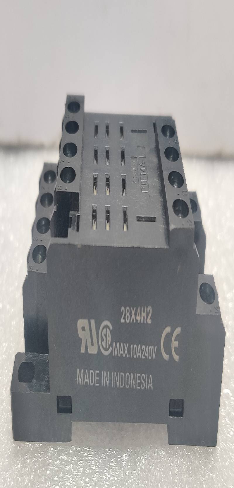 Omron PTF14A-E Relay Base Max 10A40V