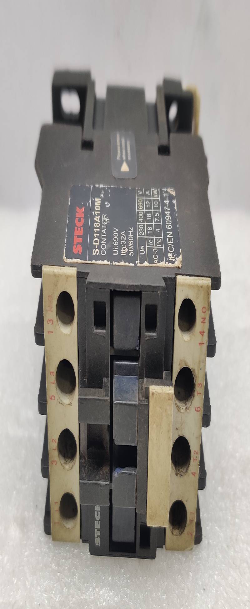 STECK S-D118A10M Contactor 200v 50/60Hz Ui: 690V Ith: 32A 50/60Hz