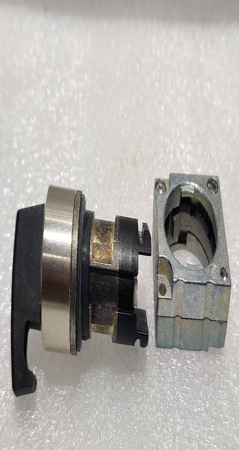 Siemens 3SB35 00-3PA11 Selector Switch 2 Positions Black Lever 3SB35003PA11