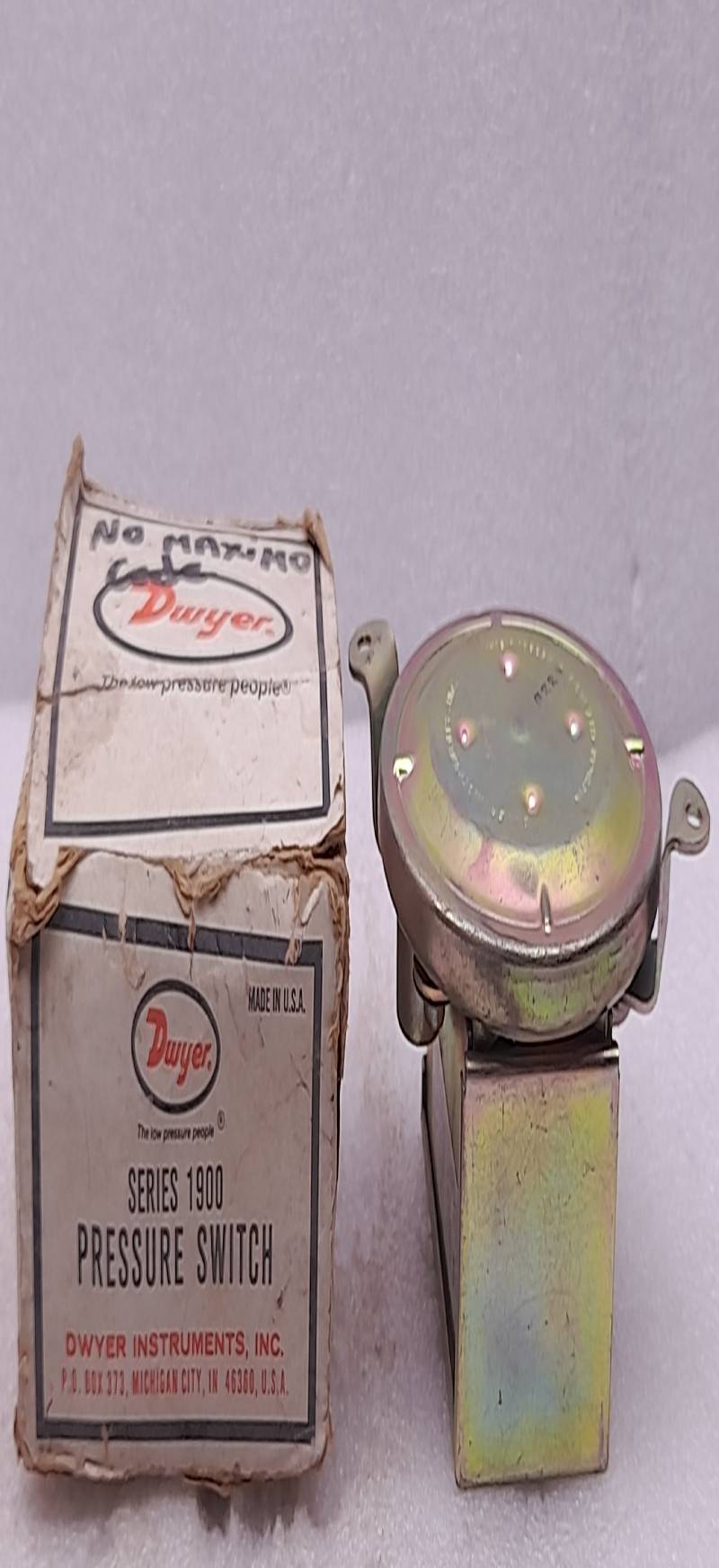 Dwyer 1910-00 Pressure Switch Series 1900 Max Press: 45