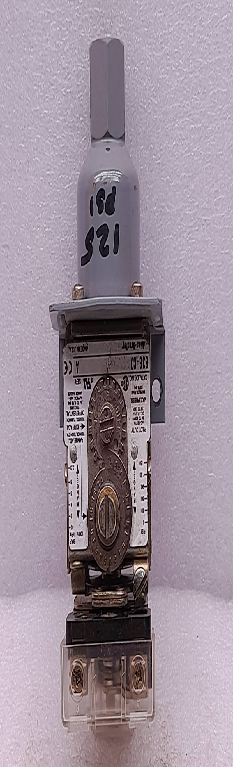 Allen-Bradley 836-C7 Pressure Control AC-125VA 24To600V DC-57.5Va 125To250V 300PSI
