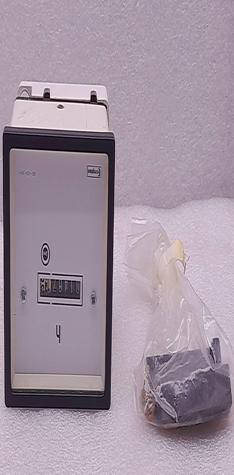 Crompton 243-155G-PLZH-C5-3T Hours Meters  Brandt 300/03/015 Run Hour Meter  100-125Volts Ac  50Hz