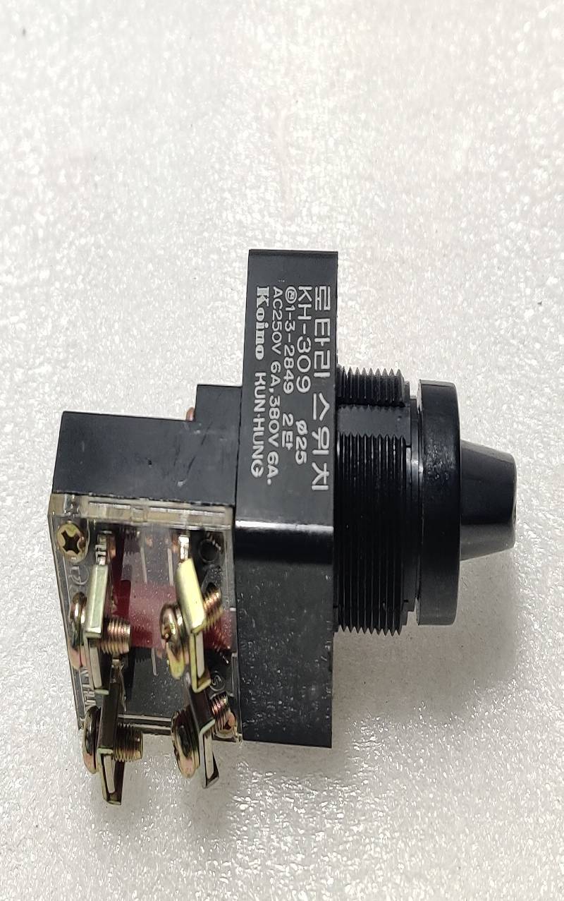 KOINO KH-309 Selector Switch AC250V 6A, 380V 6A 4PCs In Lot