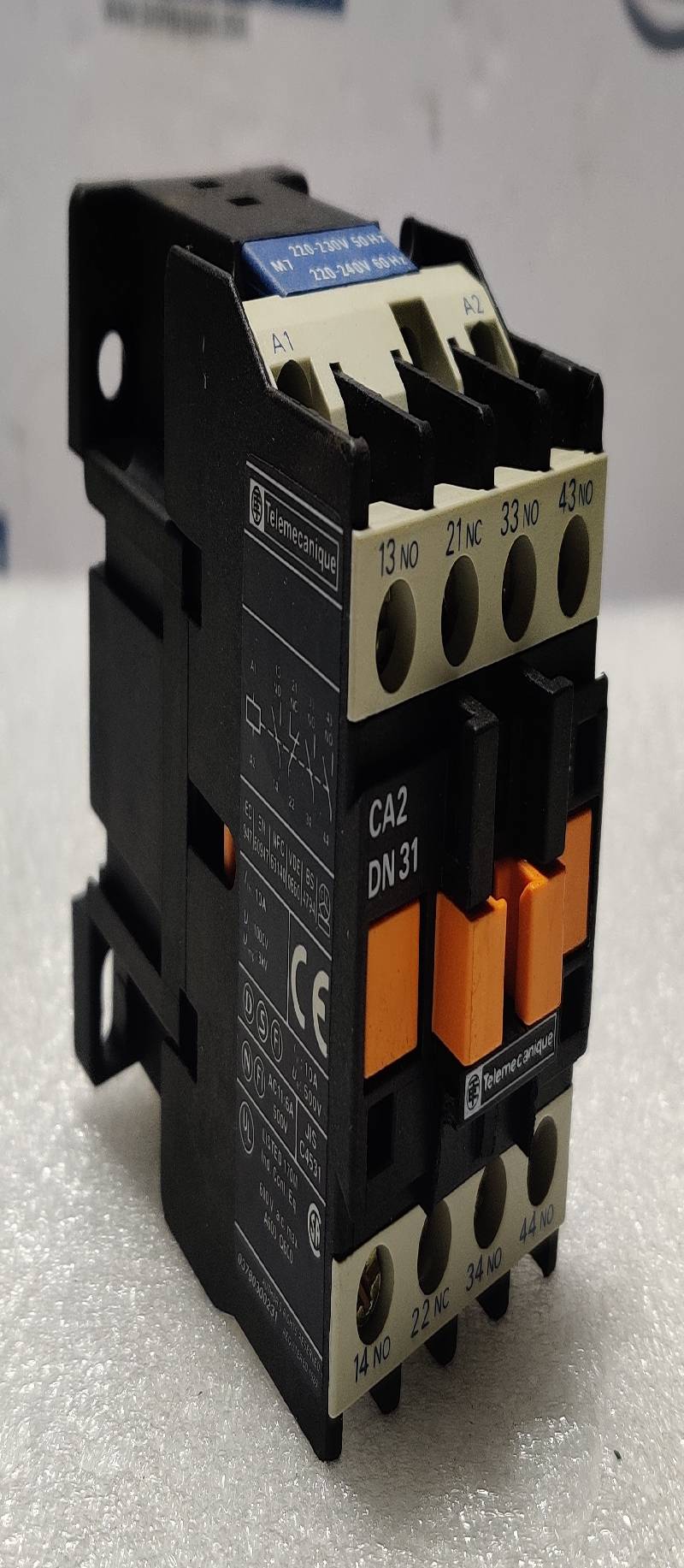 Telemecanique CA2DN31 Control Relay 220-230V 50Hz 220-240V 60Hz