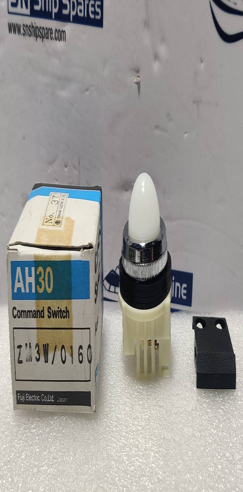 Fuji Electric AH30-ZM3-0160 Command Switch White Pilot Light 50V 2W Max