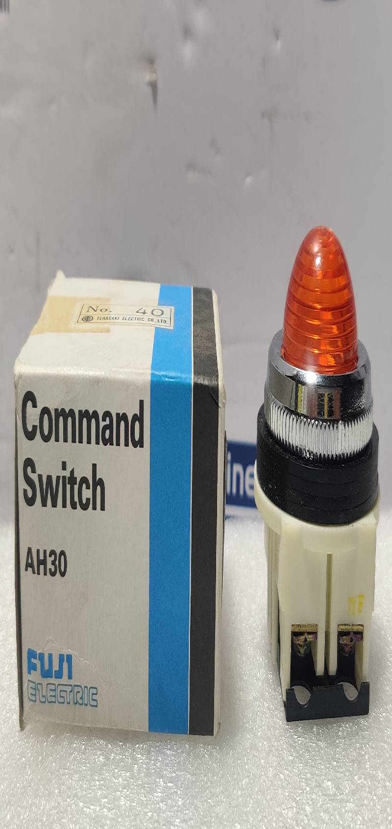Fuji Electric AH30-ZM3-0160 Command Switch Orange Pilot Light AH30AM3O-0160