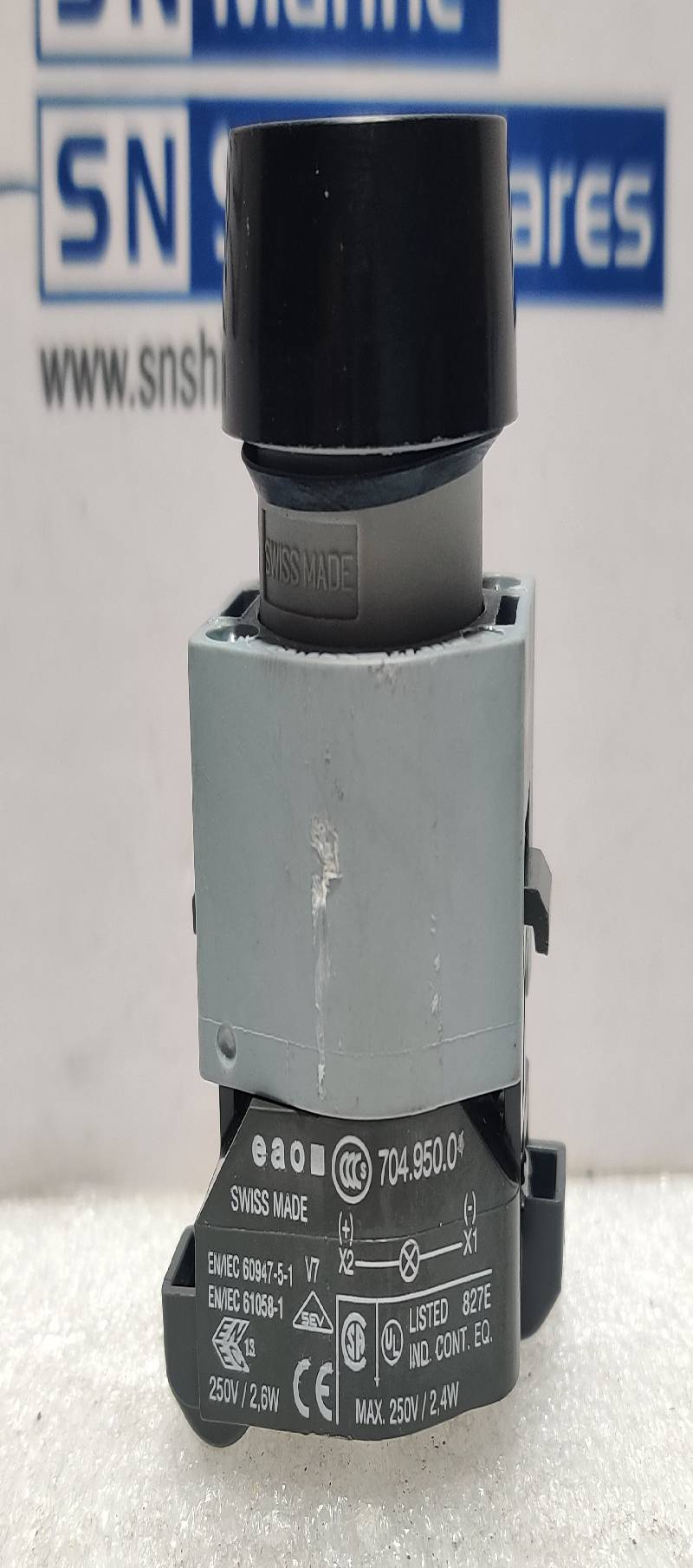 EAO 704.950.0 RED PUSHBUTTON MAX 250V/2,6W 250V/2,4W