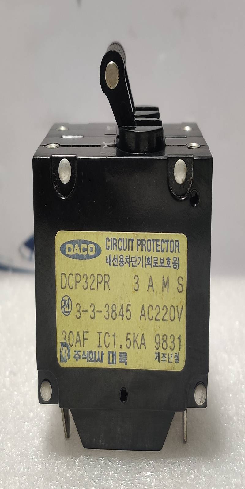 DACO DCP32PR Circuit Protector AC200V 30AF 1.5KA