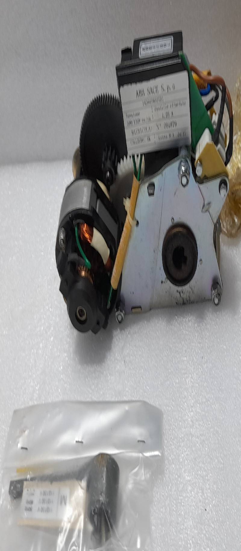 ABB SACE 1SDA038323R1 Geared Motor Devices 100/130V 1.25A 