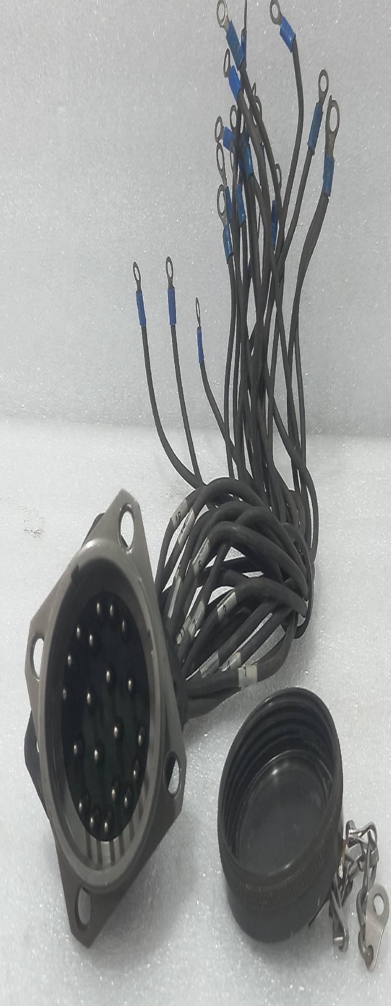 CONNECTIVITY AMP CONNECTOR PLUG 