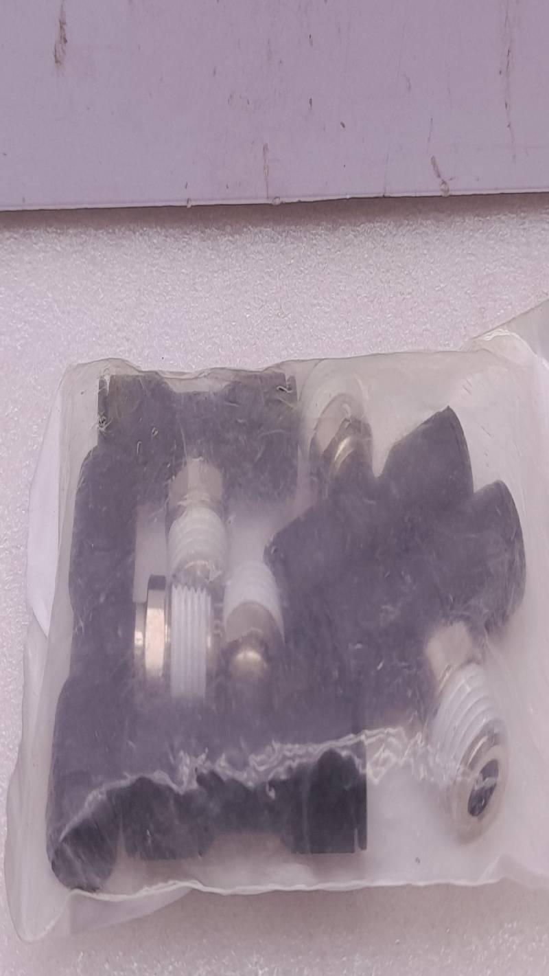 RS 182-5080 Stud Branch Tee Adaptor-1/4X8mm 5PCs In Lot