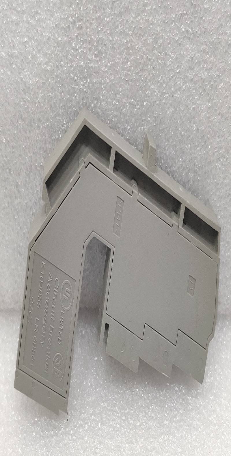 CIRCUIT BREAKER ACCESSORY E103995 LR69561 97C7