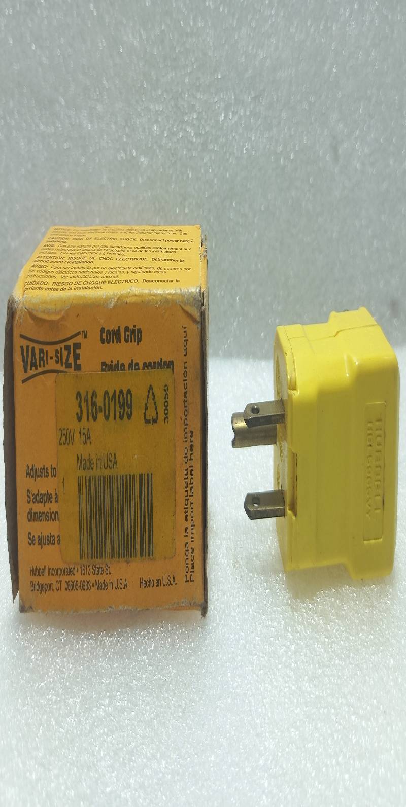 Hubbell HBL5666C Insulgrip Plug 2Poles 3cables 15A 250V